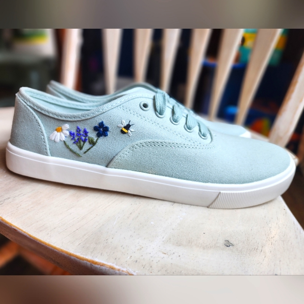 Hand Embroidered Women's Shoes Size 8